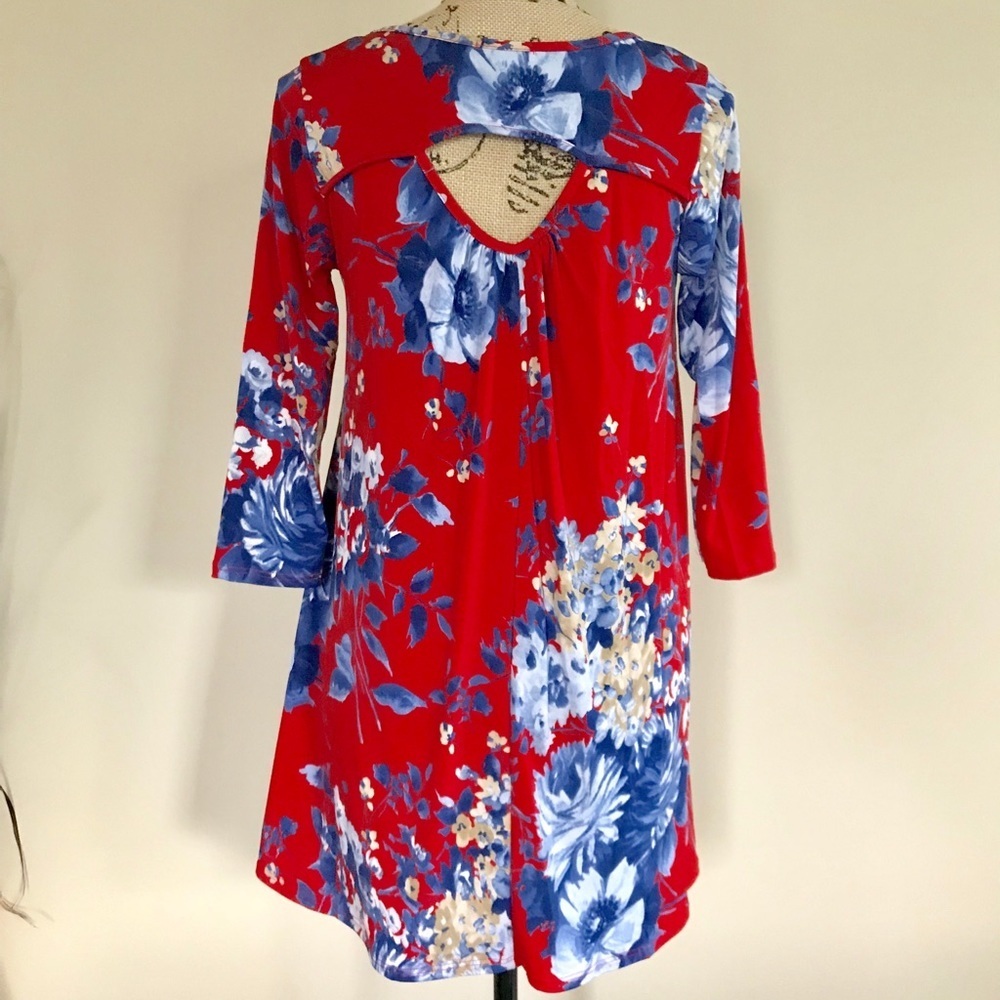 LAST! Keyhole back floral swing top - Picture 4 of 4